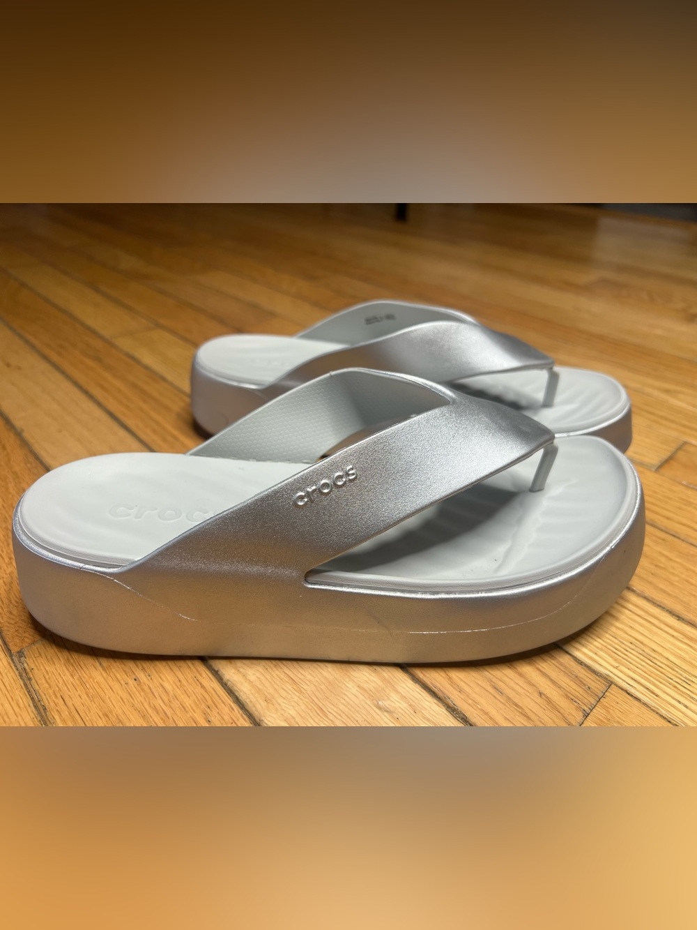 Crocs Getaway Platform Metallic Silver thong flip flops women’s size 11 comfy